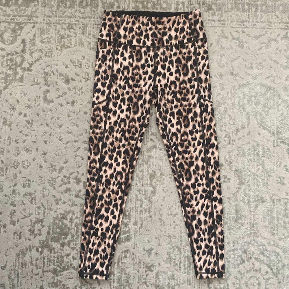 EUC Victoria’s Secret Leopard Work Out Mob Wife Leggings sz 6